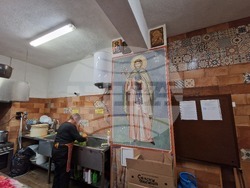 Троянски манастир - великденска работилница - деца - боядисване на яйца