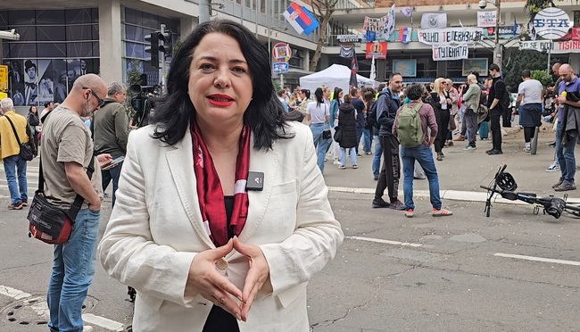 Сръбската национална телевизия РТС не излъчи сутрешната си програма заради блокада от протестиращи студенти