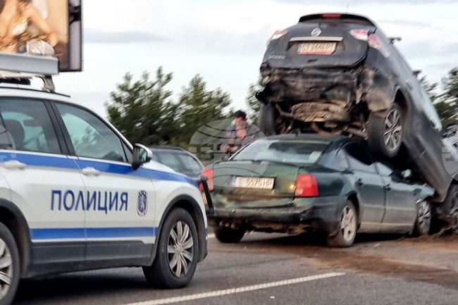 Един човек е пострадал леко при катастрофа на автомагистрала "Тракия"
