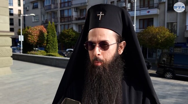 За Великден да се вслушаме в песнопението, започващо с "Да мълчи всяка плът човешка", каза пред БТА Сливенският митрополит Арсений