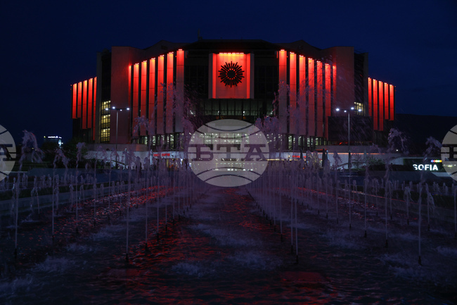  Световен ден на хемофилията - НДК - фасада - осветление