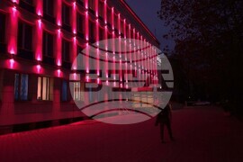 Българска телеграфна агенция - фасада - червено осветление