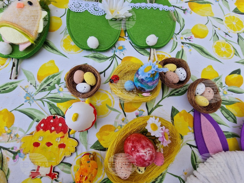 ЧОУ "Цар Симеон Велики" - благотворителен великденски базар