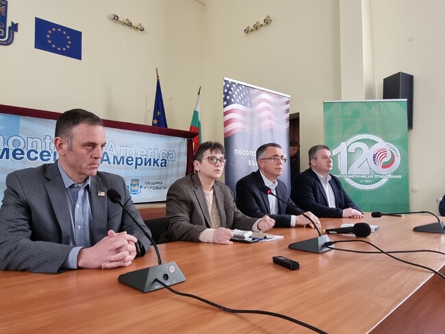 С минута мълчание в памет на жертвите от земетресенията в Турция и с разказ за U.S. Secret Service започна тазгодишното издание на „Февруари - Месец на Америка в Кърджали“