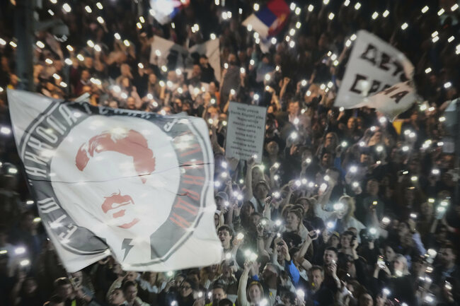 Протестиращите студенти в Сърбия ще продължат блокадата на националната телевизия, докато не бъде обявен конкурс за регулатора за електронни медии