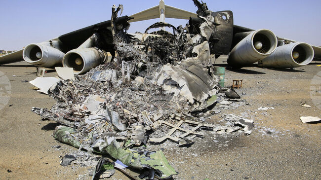 Судански военен самолет се разби в Порт Судан и загинаха всички членове на екипажа 