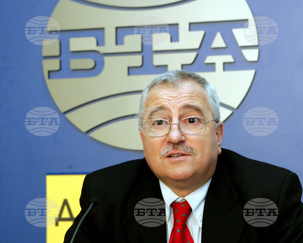 Всяко едно изкуство се нуждае от критична мисъл, каза пред БТА проф. Александър Грозев, който отбелязва днес 80-ата си годишнина