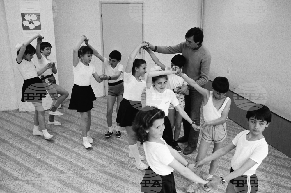 Представителен танцов състав „Детство“ в Пазарджик