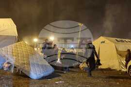 Турция - земетресение - Нурдагъ - бедстващи хора - палатков лагер