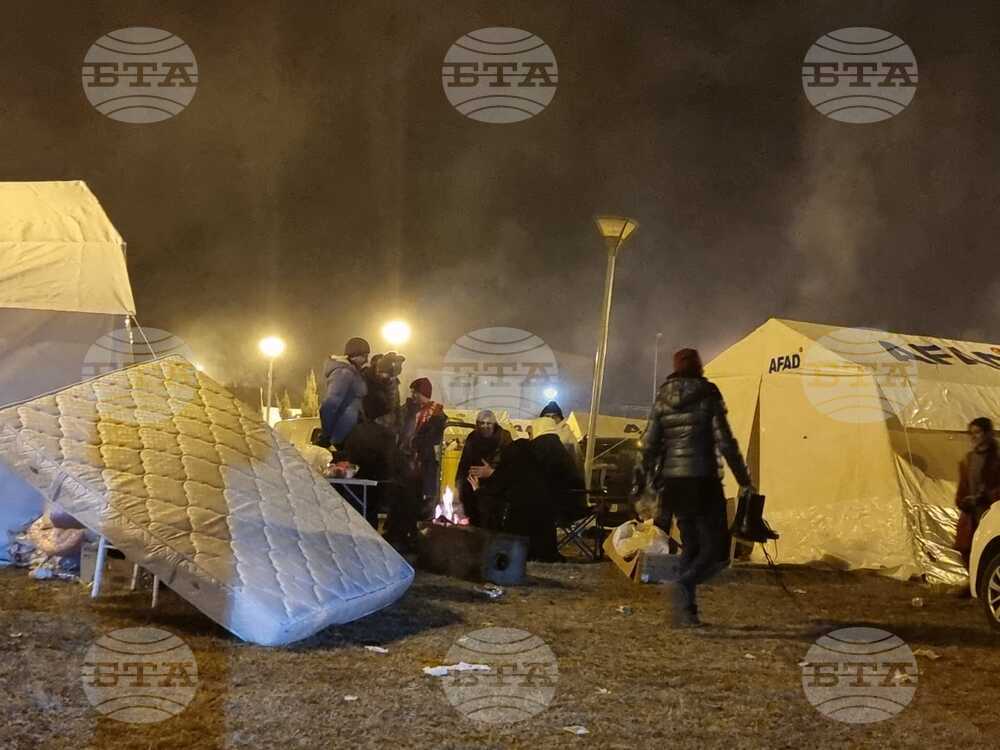 Турция - земетресение - Нурдагъ - бедстващи хора - палатков лагер