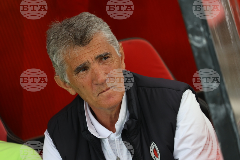 Наставникът на Локомотив София Ратко Достанич: "Правим всичко възможно да останем в елита"