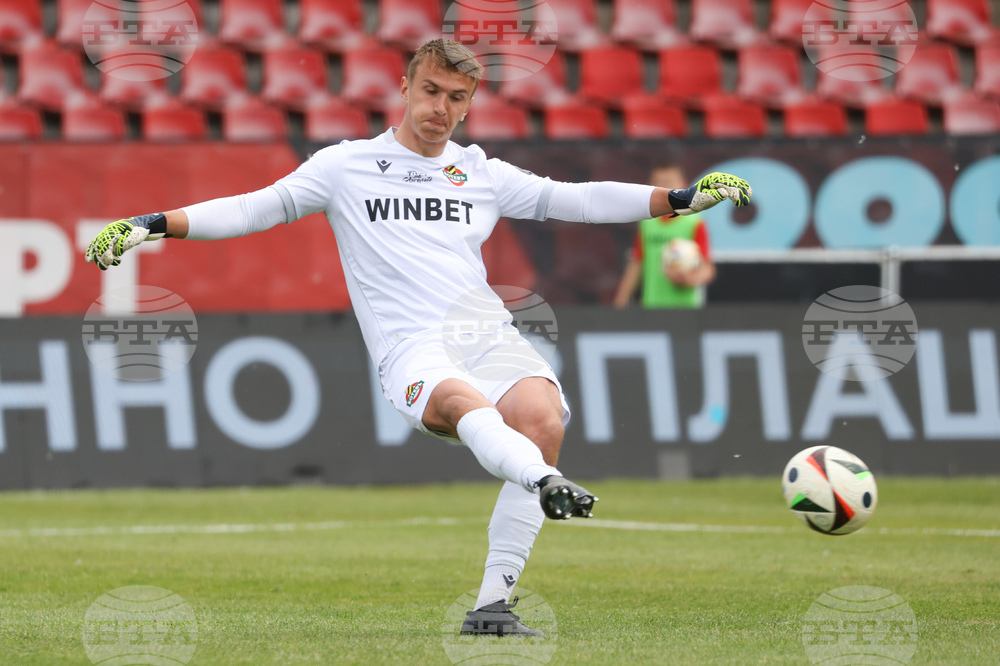 Футбол - „Локомотив” (София) - „Ботев” (Пловдив)