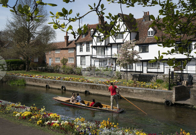 Спадът на цените на жилищата в Лондон забавя годишния ръст на имотите във Великобритания през август