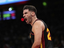 APTOPIX Heat Hawks Basketball