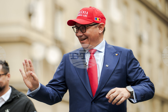 Независимият кандидат за президент на Румъния Виктор Понта изненадващо промени мястото, където гласува