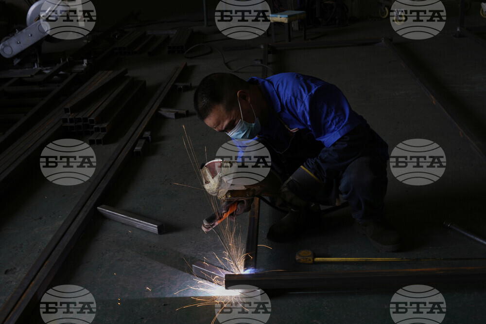 Печалбите на индустриалните предприятия в Китай спадат през ноември за втори пореден месец заради отслабващо търсене