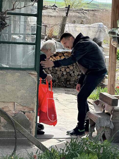 Над 1500 души в цялата страна получиха пакети на Разпети петък – кампанията „Солидарен Великден“ на БСП продължава