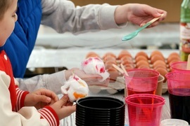 Великденски празник - „Голямото великденско боядисване на яйца“