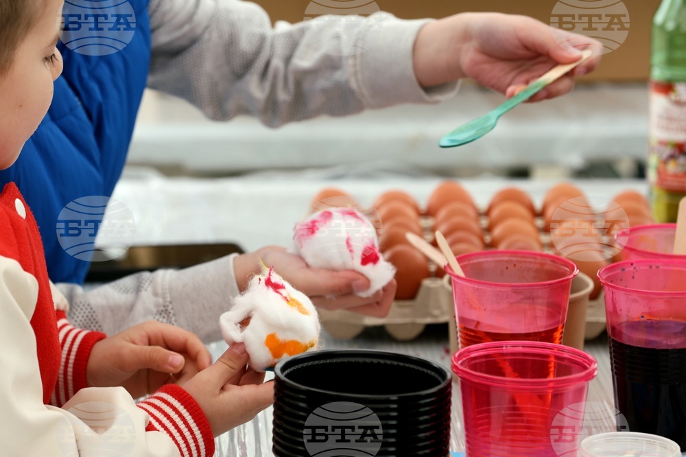 Великденски празник - „Голямото великденско боядисване на яйца“