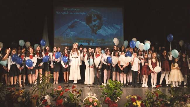 Средното училище "Христо Проданов" в Карлово отбеляза своята 40-годишнина с концерт