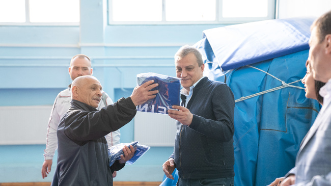 Спазено обещание от кмета Илко Стоянов! Спортисти от Благоевград тренират на нов тепих за борба в СК „Пирин“