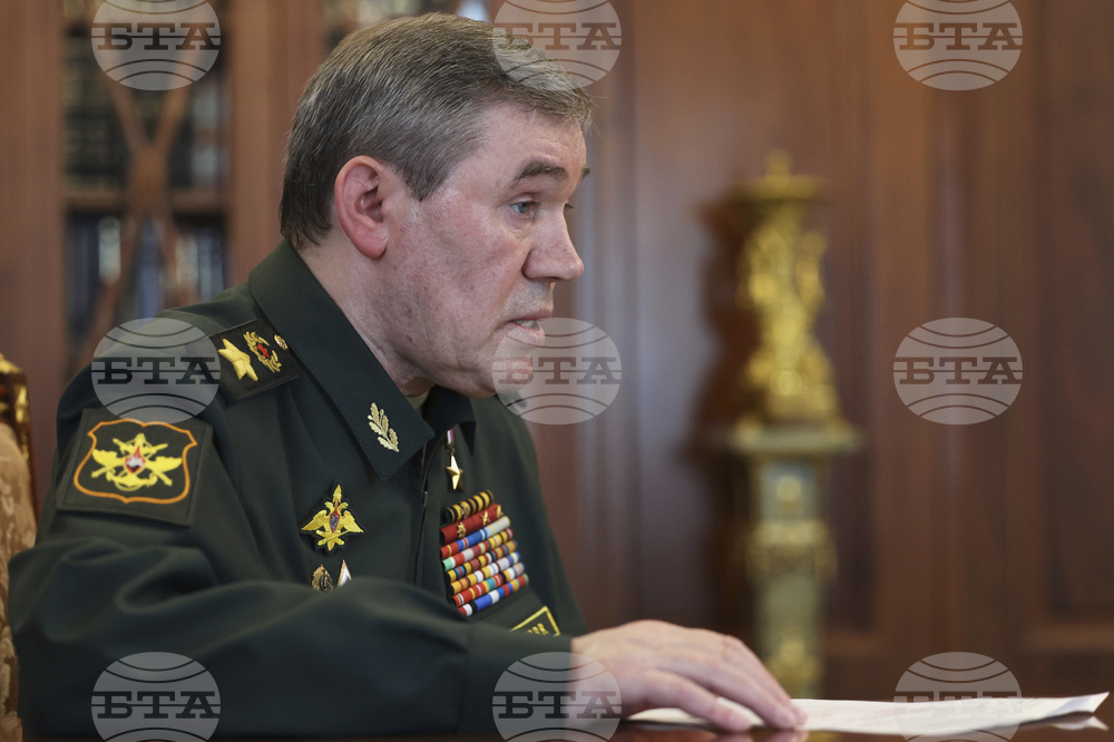 Началникът на Генералния щаб на Русия генерал Валерий Герасимов посети войници, сражаващи се в Източна Украйна 
