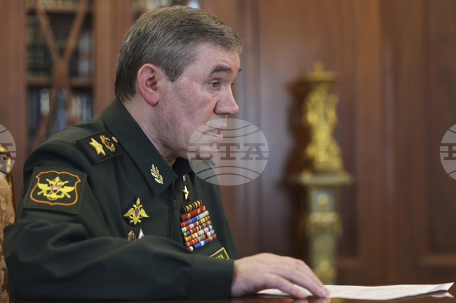 Началникът на Генералния щаб на Русия генерал Валерий Герасимов посети войници, сражаващи се в Източна Украйна 