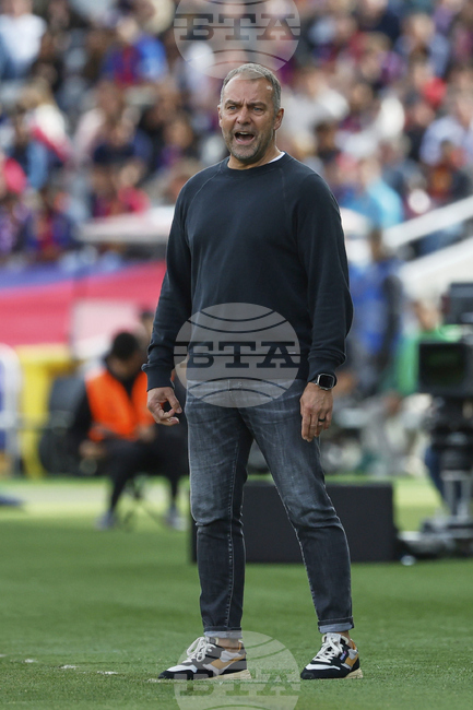 Барселона не може да си позволи високомерно отношение, ако иска да стане шампион, предупреждава Ханзи Флик