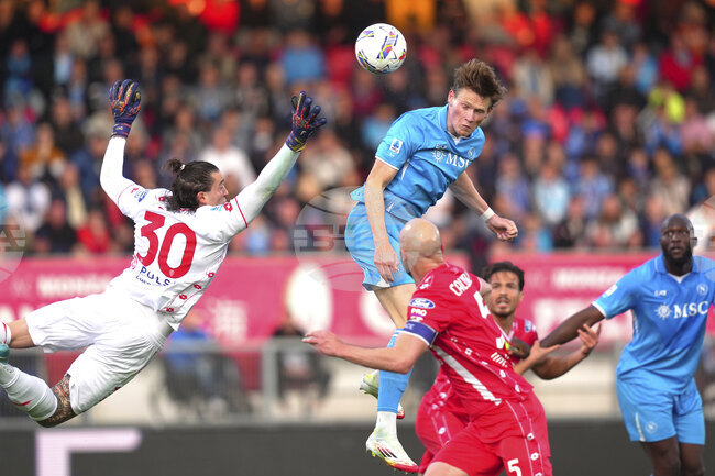 Скот Мактоминей донесе победа на Наполи срещу Монца с попадение през второто полувреме