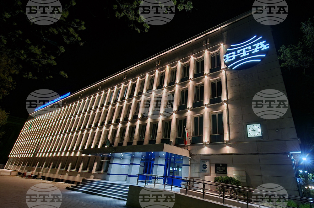 Българска телеграфна агенция - фасада - бяло осветление - Възкресение Христово