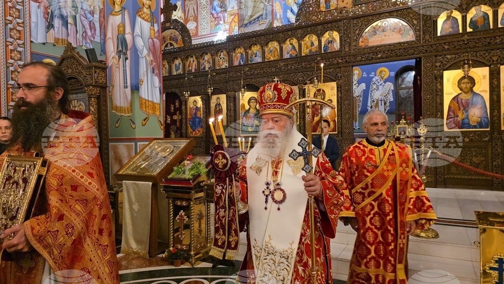 Ловеч - Възкресение Христово - Благодатен огън