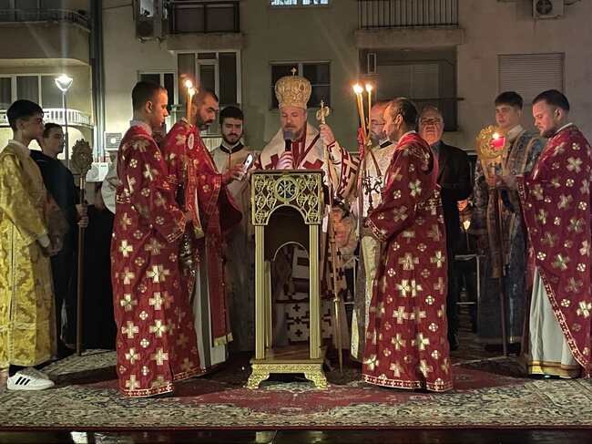 ОА Русе: Хиляди русенци посрещнаха Възкресение Христово