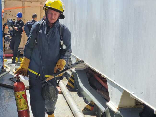 Ден 44 - Антарктида - НИК 421 - учение за борба с пожари на ход