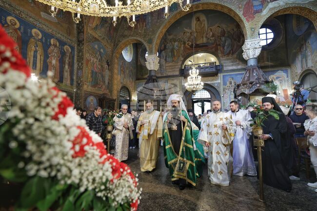 Второ Възкресение Христово бе отбелязано в цялата страна с традиционното прочитане на текстове от Евангелието 
