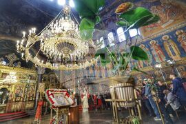 Храм "Св. Неделя" - Второ Възкресение Христово - богослужение