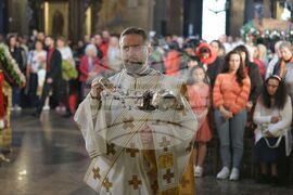 Храм "Св. Неделя" - Второ Възкресение Христово - богослужение