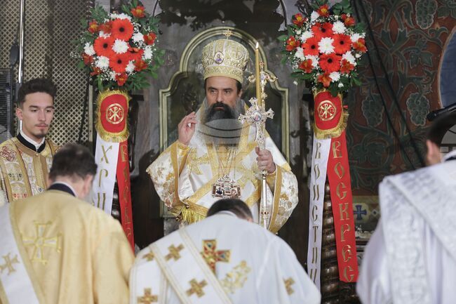 Храм "Св. Неделя" - Второ Възкресение Христово - патриарх Даниил - богослужение