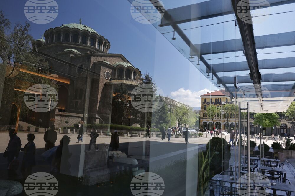 Храм "Св. Неделя" - Второ Възкресение Христово - богослужение