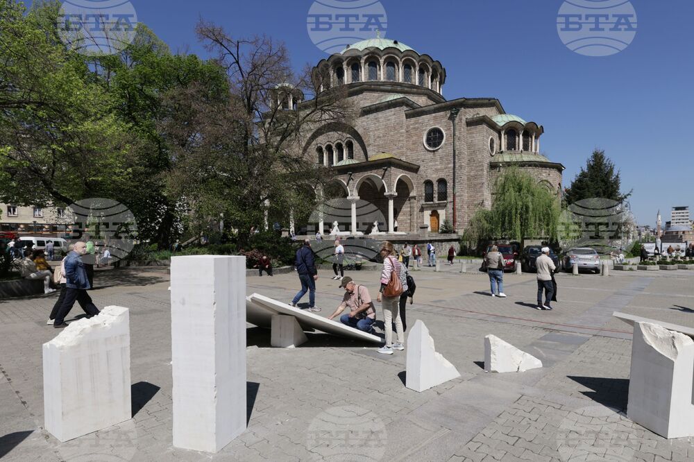 Храм "Св. Неделя" - Второ Възкресение Христово - богослужение