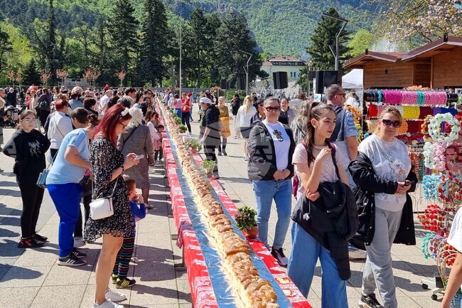  Враца - Великден - концерт - 100-метров козунак