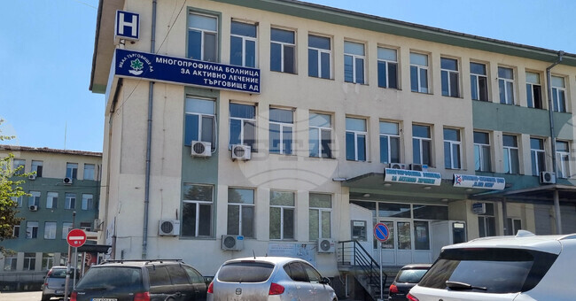 Прокуратурата в Търговище задържа мъж, причинил средна телесна повреда на свой съграждани, след като го наръгал с нож в корема 