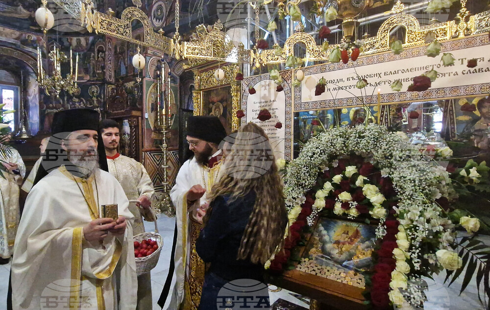 Троянски манастир - празнична литургия - Великден