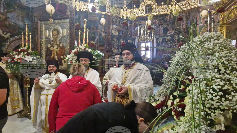 Троянски манастир - празнична литургия - Великден