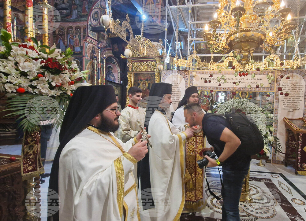 Троянски манастир - празнична литургия - Великден