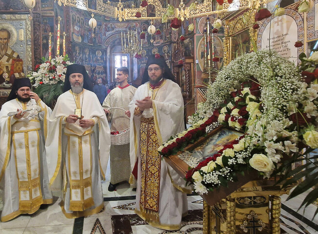 Празнично богослужение за Второ Възкресение Христово се отслужи в Троянския манастир