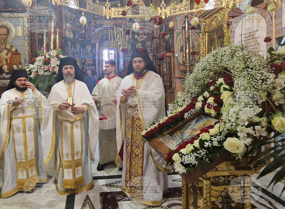 Троянски манастир - празнична литургия - Великден