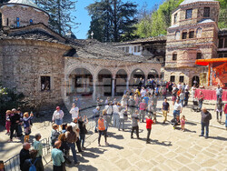 Троянски манастир - празнична литургия - Великден