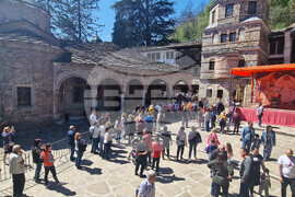 Троянски манастир - празнична литургия - Великден