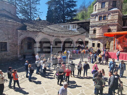 Троянски манастир - празнична литургия - Великден