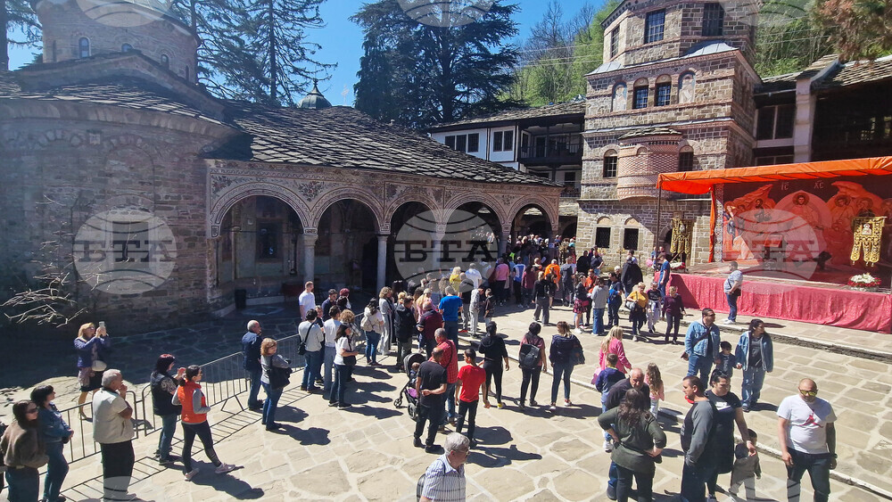 Троянски манастир - празнична литургия - Великден